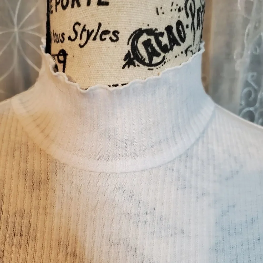 Orange Kiss Ribbed White Turtleneck Crop Top Medium Juniors